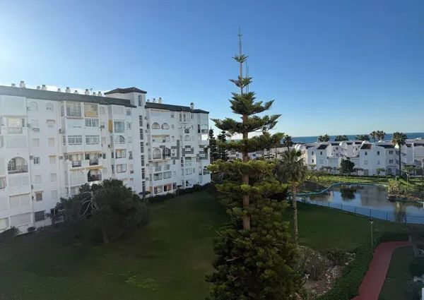 Alquiler de piso en Avenida Costa del Sol, 2