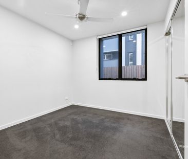 Modern two-bedroom apartment in pet-friendly complex - Photo 2