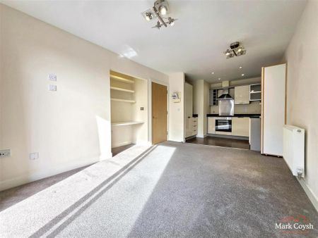 2 bedroom flat to rent - Photo 2