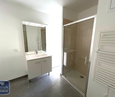 Location Appartement 4 pièces 79m² PORT DE BOUC 13110 - Photo 4