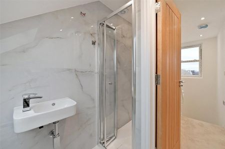 4 bedroom end of terrace house to rent - Photo 4