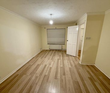 3 bedroom end of terrace house to rent - Photo 2