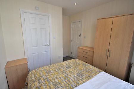 1 bedroom in a house share to rent - Photo 3