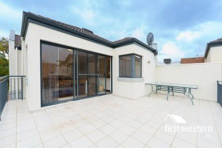 “Spacious 3x2 Family Home in Joondalup” - Photo 3