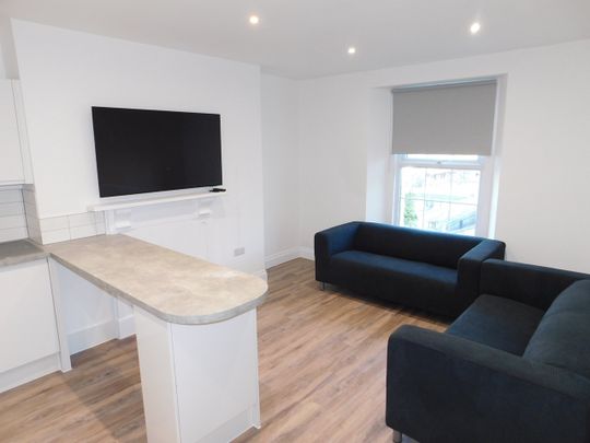 5 Bed Flat, St. Pauls Road, BS8 - Photo 1