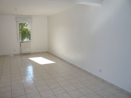 SAINT BERTHEVIN, pavillon T5 de 87m² - Photo 2