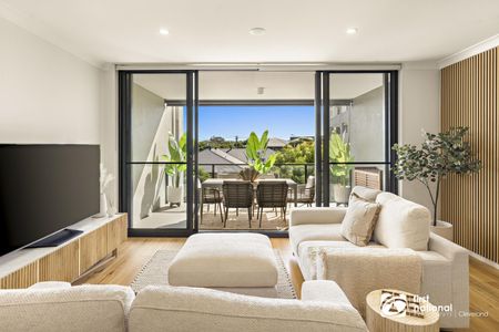 STUNNING TWO BEDROOM UNIT LOCATED ON THE ESPLANADE AT BEAUTIFUL REDLAND BAY - Photo 3