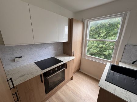 2 Bed Flat, Clifton, BS8 - Photo 2