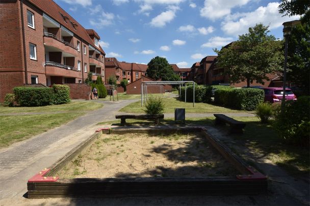 2,5 Zimmer Wohnung mit BALKON, optional Garage WBS in Brunsbüttel - OTTO STÖBEN GmbH - Photo 1