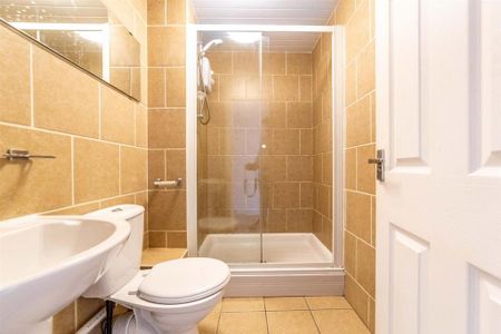 3 bedroom flat to rent - Photo 2