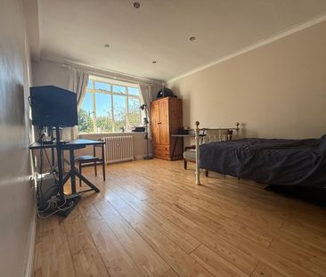 1 Bed Flat, Uk, M14 - Photo 1