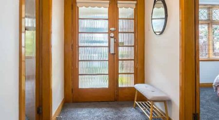 Spacious 3-Bedroom Family Home in Forbury, Dunedin – Available Now - Photo 4