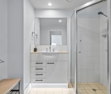 FULLY FURNISHED APARTMENT IN THE HEART OF VARSITY - Photo 6