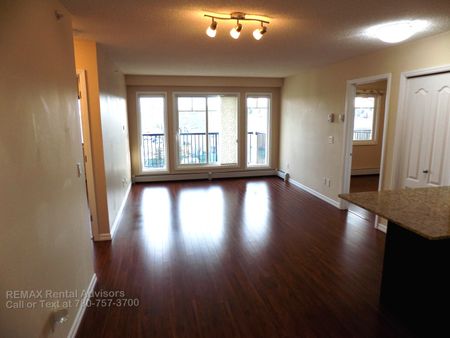 #417 273 Charlotte Way - Photo 3