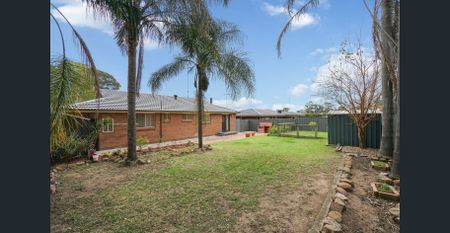 SUPERB FAMILY HOME - Photo 5