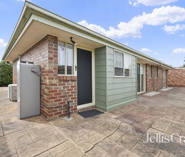 Stylish Coastal Living in a Quiet Chelsea Court - Photo 6