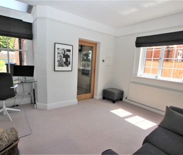 3 Bedroom Semi-Detached House, Chester - Photo 1