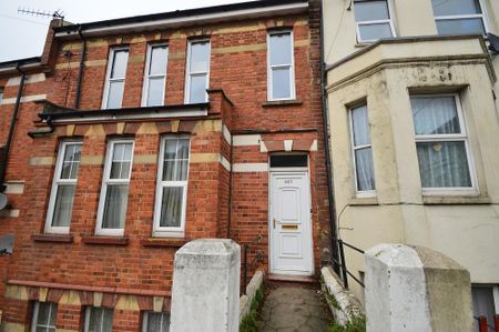 2 bedroom flat to rent - Photo 4