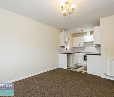 Chartwell Drive, West Yorkshire, Bradford, BD6 - Photo 2