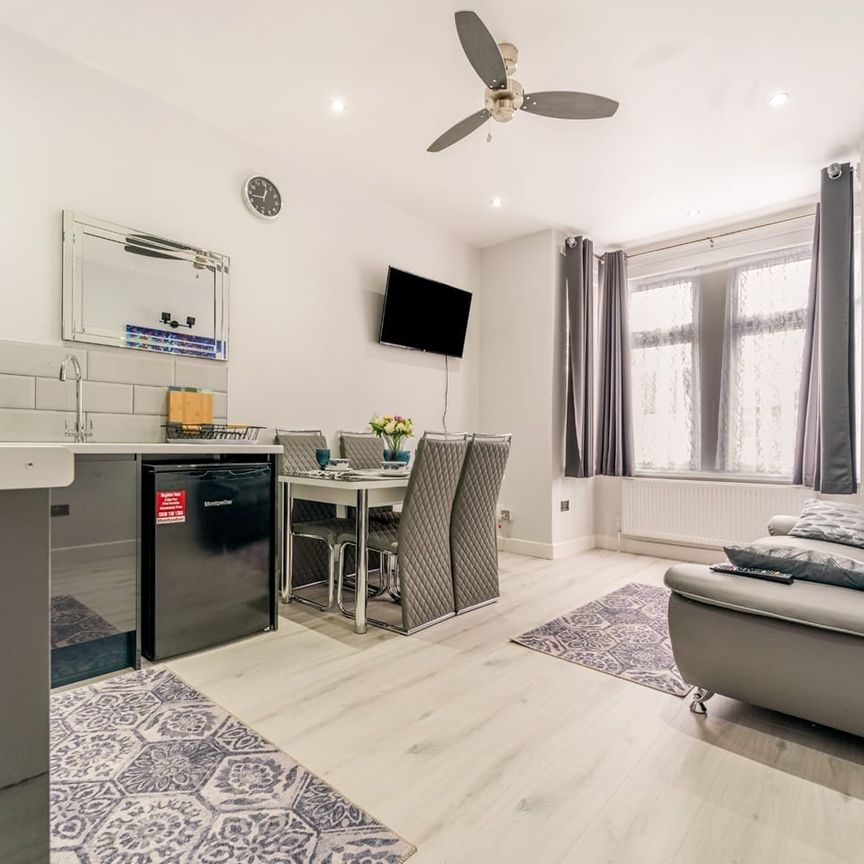 2 Bed Flat, Kimberley Avenue, IG2 - Photo 1