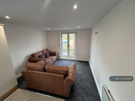 2 bedroom flat to rent - Photo 2