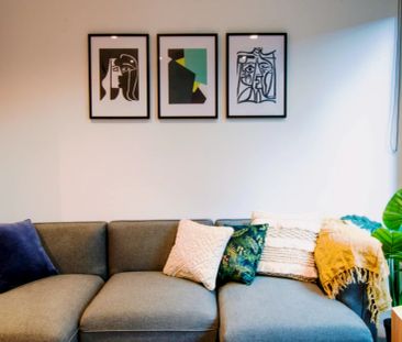 Cool single ensuite bedroom in a 3-bedroom flat, in a residence nea... - Photo 2