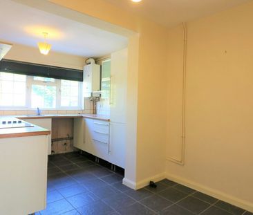 Terraced House to rent on - Photo 6