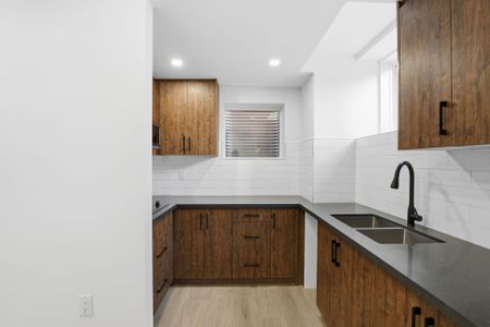 For Lease - 406 Thornborrow Court Unit# Basement, Milton, Ontario - Photo 5