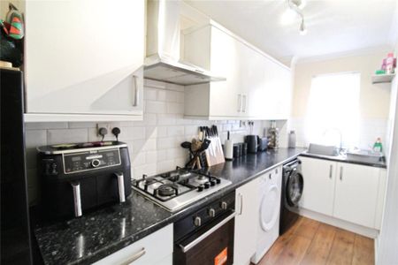 2 bedroom end of terrace house to rent - Photo 4