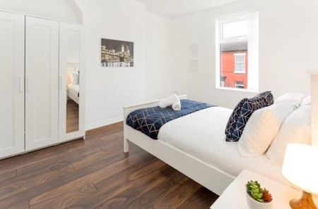 4 bedroom terraced house to rent - Photo 5