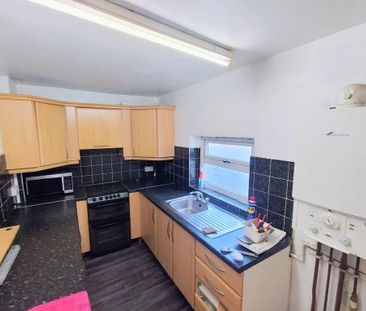 3 bedroom apartment to rent - Photo 4