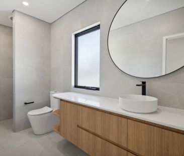 A Perfect Blend of Comfort and Elegance - Photo 2