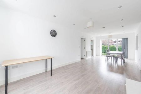 5 bedroom detached house to rent - Photo 3