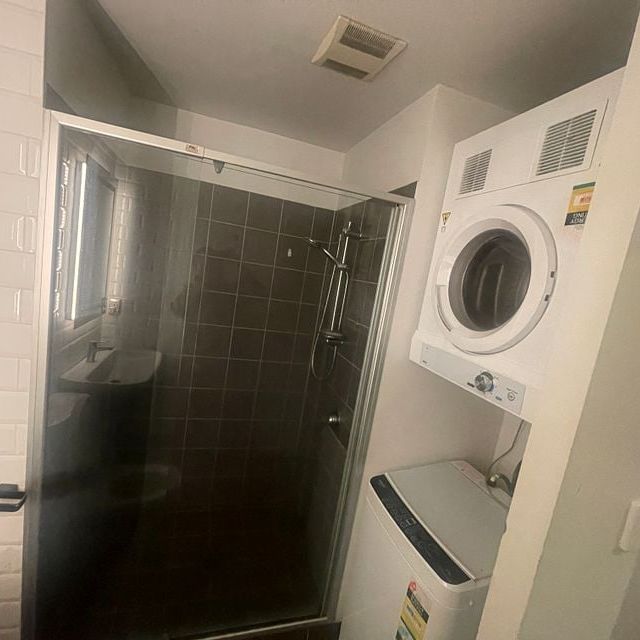 Central Auckland Studio Apt with Balcony! - Photo 1