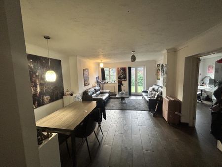 4 bedroom detached house to rent - Photo 4