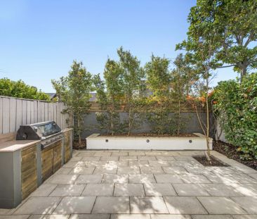 An easy-care retreat in a stylish townhouse - Photo 4