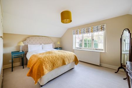 5 bedroom semi-detached house to rent - Photo 4