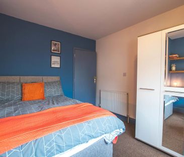 4 bedroom semi-detached house to rent - Photo 6