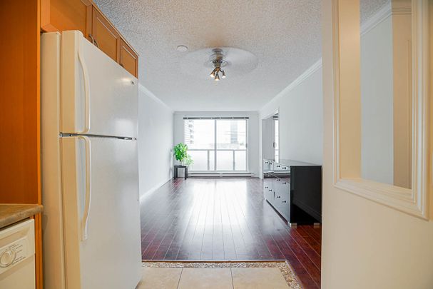 Bright 1 bed condo in Ambleside - Photo 1