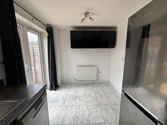 2 bedroom terraced house to rent - Photo 1