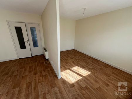 Location Appartement 1 pièce 45m² CAHORS 46000 - Photo 3