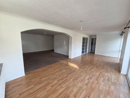 Spinis, Bracknell, Berkshire, RG12 - Photo 2