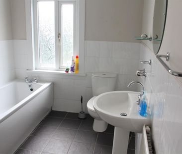 3 bedroom terraced house to rent - Photo 6