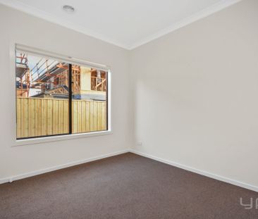 8 Mahatma Road, Werribee - Photo 1