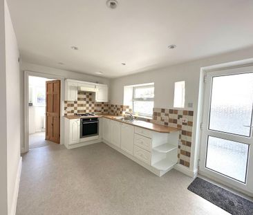 4 bedroom terraced house to rent - Photo 6