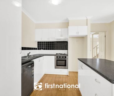 IMMACULATE TOWNHOUSE! - Photo 2