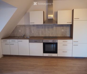 Moderne 3.5 Zimmer-Dachwohnung mit Innenhof - Photo 2