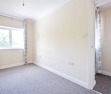 A well presented 2 bedroom apartment in Chesterton conveniently loc... - Photo 3