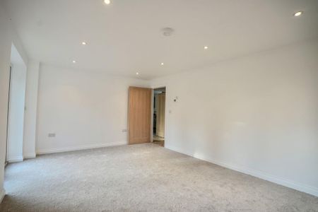 3 bedroom semi-detached house to rent - Photo 3