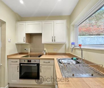 2 bedroom end of terrace house to rent - Photo 4
